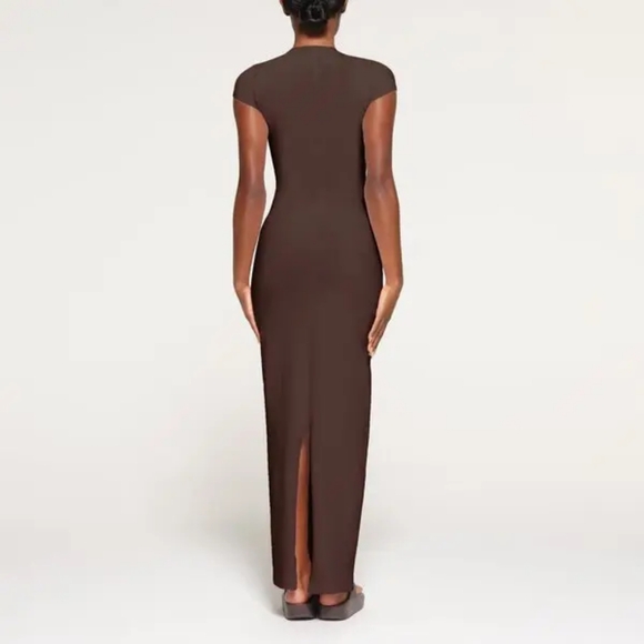 2. NWT SKIMS NEW VINTAGE T-SHIRT LONG DRESS IN COCOA - Picture 4 of 7